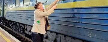 Поезд «Киев-Измаил»: датчанину пришлось вымыть окно, чтобы любоваться пейзажами